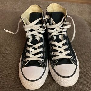 Women’s black Chuck Taylor’s sz 8.5